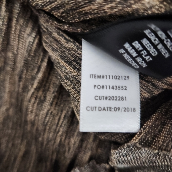 Torrid Pleated Metallic Knit High Neck Tank Size Medium - Picture 9 of 10